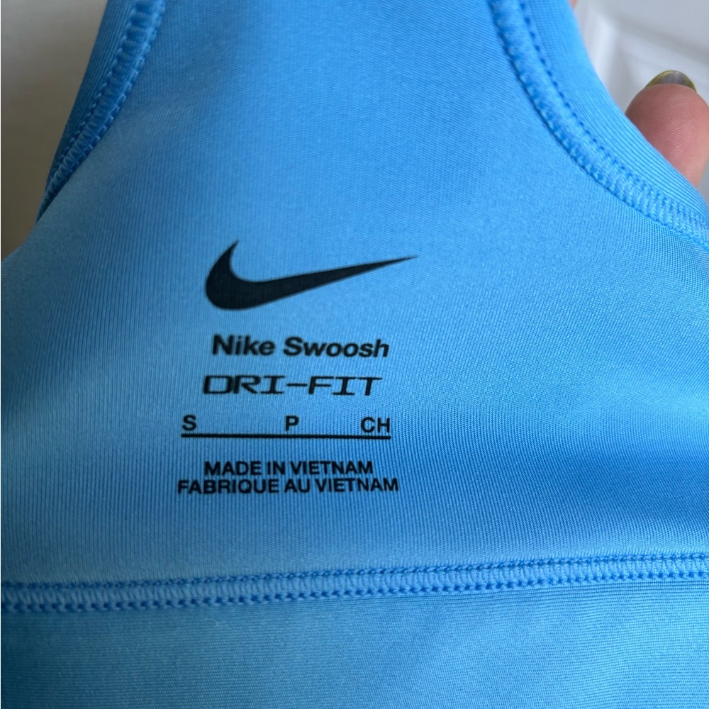 Nike Swoosh Medium Support Sports Bra - Picture 4 of 4